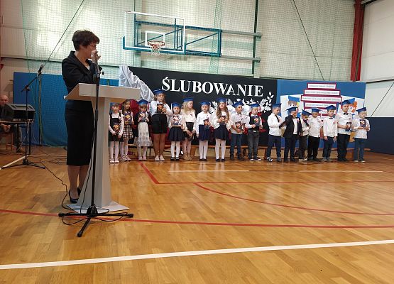 Grafika 1: Ślubowanie pierwszoklasistów