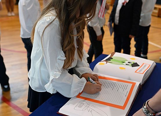 Grafika 17: Ślubowanie pierwszoklasistów