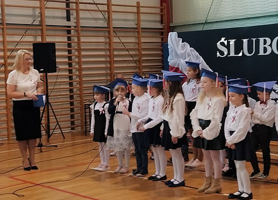 Grafika 3: Ślubowanie pierwszoklasistów