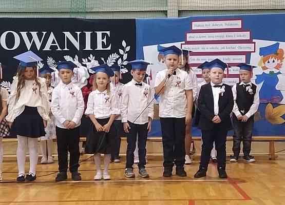 Grafika 4: Ślubowanie pierwszoklasistów