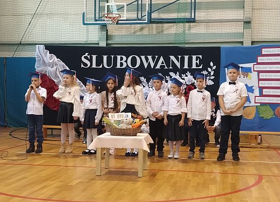 Grafika 5: Ślubowanie pierwszoklasistów