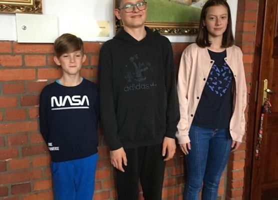 Grafika 16: Szkolna lekcja demokracji