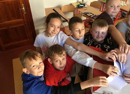 Grafika 2: Szkolna lekcja demokracji