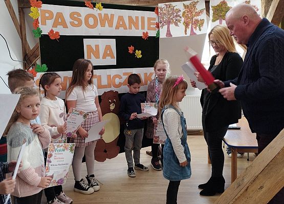 Grafika 16: Pasowanie na Świetliczaka