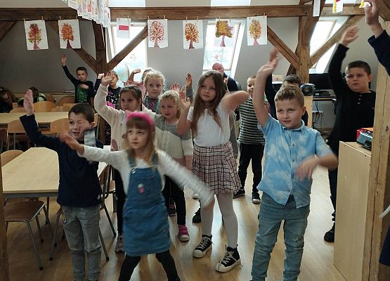 Grafika 6: Pasowanie na Świetliczaka