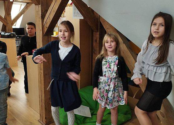 Grafika 7: Pasowanie na Świetliczaka