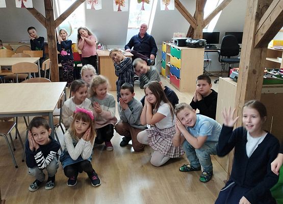 Grafika 9: Pasowanie na Świetliczaka