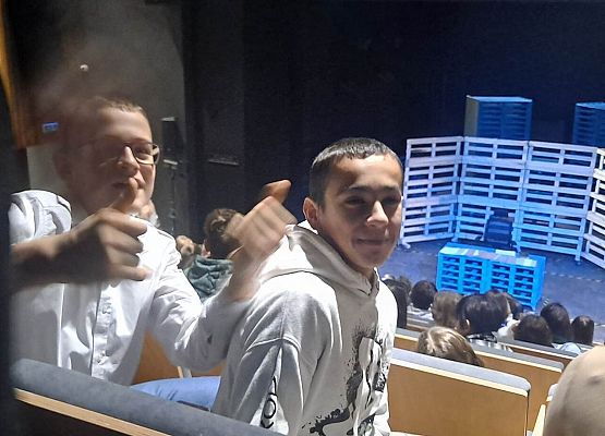 Grafika 3: Na spektaklu w Teatrze Nowym w Słupsku