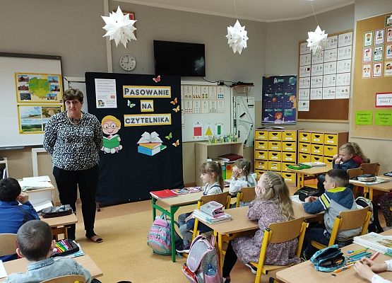 Grafika 1: Pasowanie na czytelnika