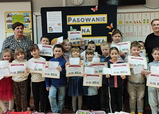 Grafika 8: Pasowanie na czytelnika