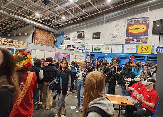 Grafika 4: Ósmoklasiści na Targach Edukacyjnych w Słupsku