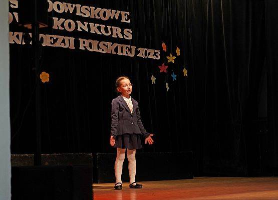 Grafika 1: Niektórzy lubią poezję