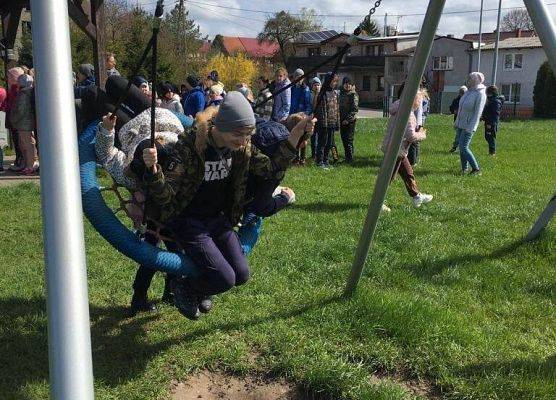 Grafika 3: Po pracy ognisko i wspólna zabawa