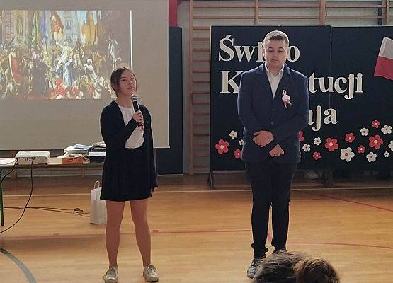 Grafika 10: Z kart historii