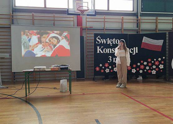 Grafika 5: Z kart historii