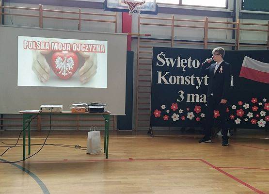 Grafika 6: Z kart historii