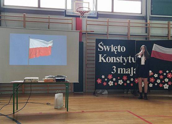 Grafika 11: Z kart historii