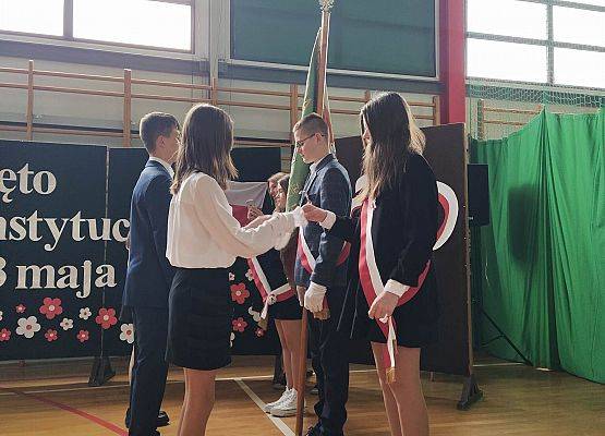 Grafika 2: Z kart historii