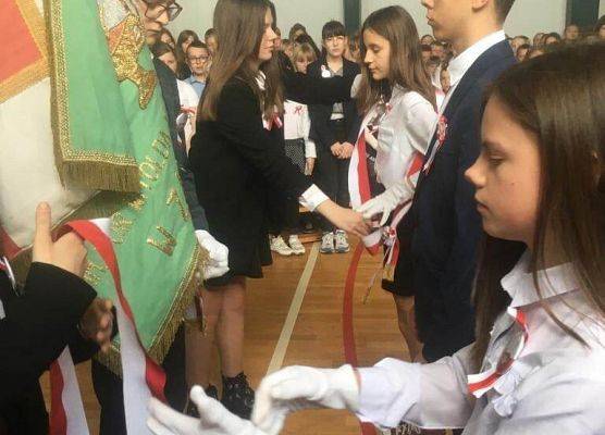 Grafika 3: Z kart historii