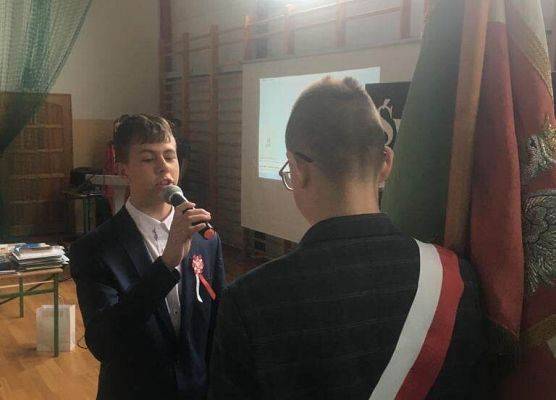 Grafika 4: Z kart historii