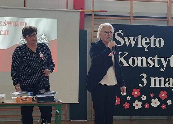 Grafika 12: Z kart historii