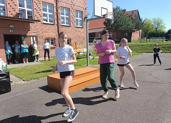 Grafika 2: Program " Trzymaj Formę"