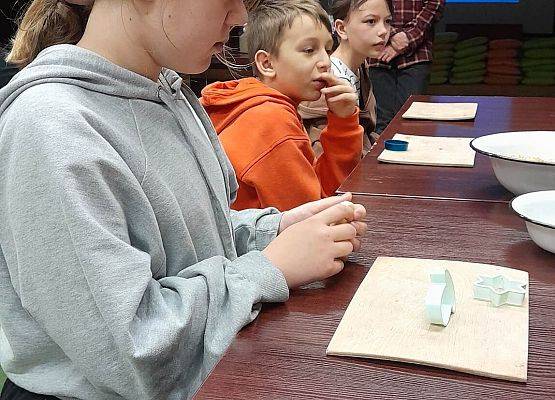 Grafika 9: Na warsztatach mydlarskich w Swołowie