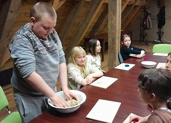 Grafika 3: Na warsztatach mydlarskich w Swołowie