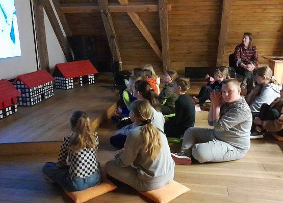 Grafika 6: Na warsztatach mydlarskich w Swołowie