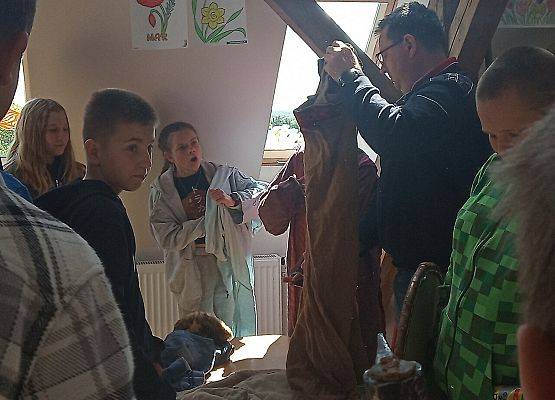 Grafika 6: "Żywa" lekcji historii