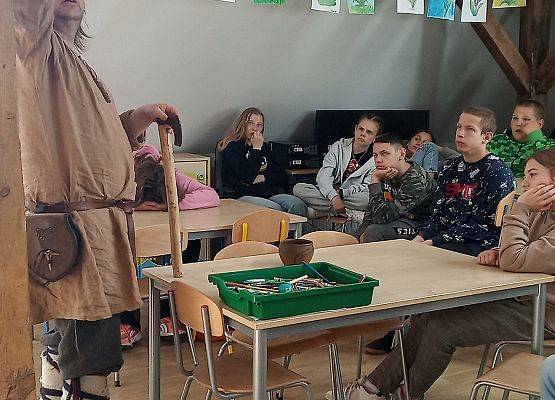 Grafika 7: "Żywa" lekcji historii