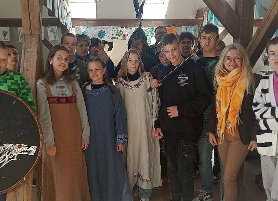 Grafika 2: "Żywa" lekcji historii