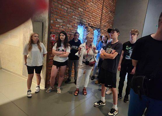 Grafika 5: Ósmoklasiści na wycieczce w Gdańsku