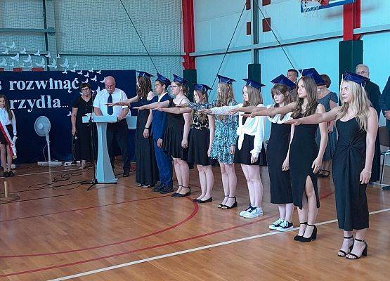 Grafika 6: Pożegnanie absolwentów rocznika 2022/2023