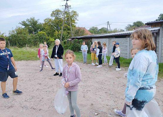 Grafika 2: Sprzątanie świata łączy ludzi!