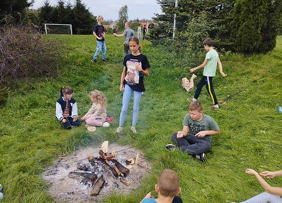 Grafika 7: Sprzątanie świata łączy ludzi!