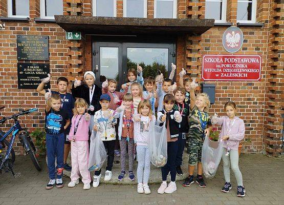 Grafika 5: Sprzątanie świata łączy ludzi!