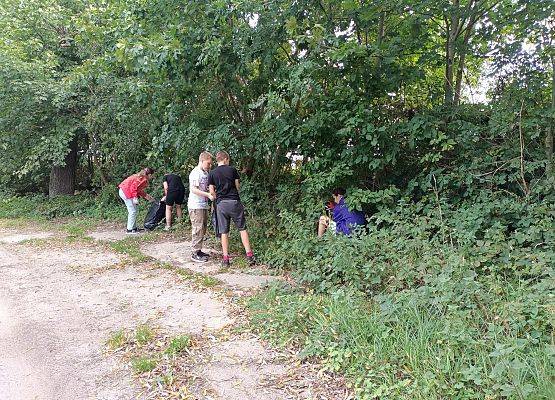 Grafika 3: Sprzątanie świata łączy ludzi!