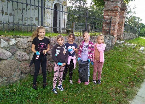 Grafika 10: Sprzątanie świata łączy ludzi!