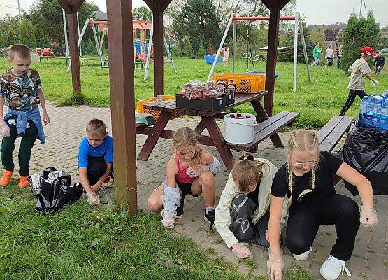 Grafika 20: Sprzątanie świata łączy ludzi!