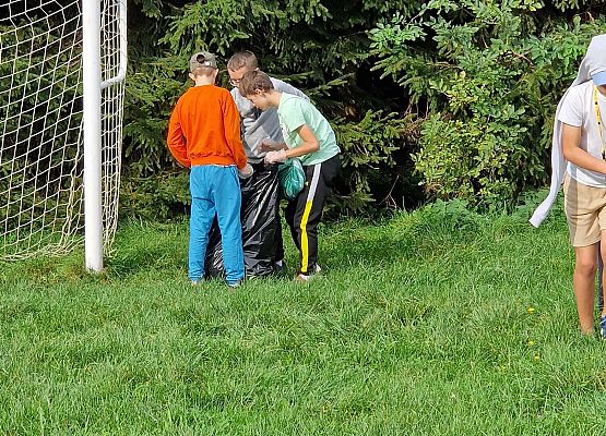 Grafika 19: Sprzątanie świata łączy ludzi!