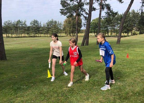 Grafika 12: Mistrzostwa Gminy Ustka w sztafetowych biegach przełajowych