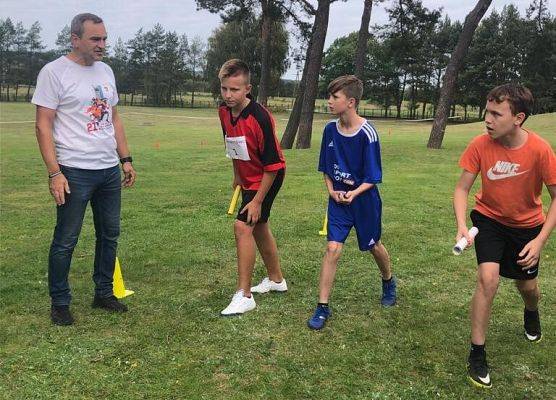 Grafika 13: Mistrzostwa Gminy Ustka w sztafetowych biegach przełajowych