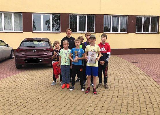 Grafika 2: Mistrzostwa Gminy Ustka w sztafetowych biegach przełajowych