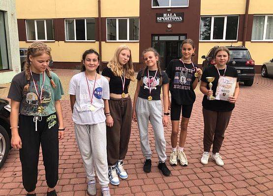Grafika 5: Mistrzostwa Gminy Ustka w sztafetowych biegach przełajowych