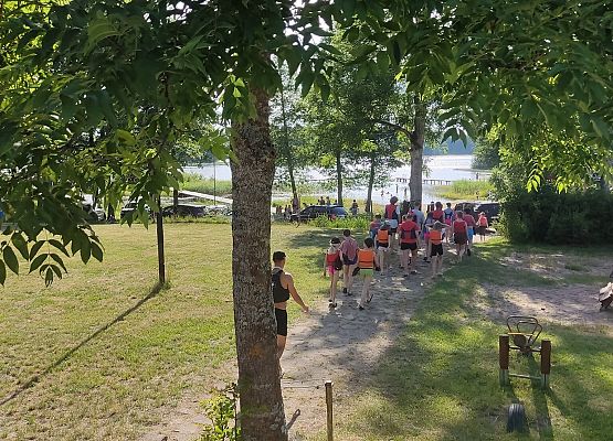 Grafika 9: Wyjazdy nad Jezioro Bobięcińskie w okresie wakacji w ramach realizacji przedsięwzięcia strategicznego ,,Pomorskie Żagle Wiedzy"