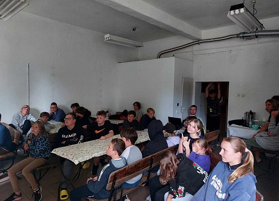 Grafika 2: Wyjazdy nad Jezioro Bobięcińskie w okresie wakacji w ramach realizacji przedsięwzięcia strategicznego ,,Pomorskie Żagle Wiedzy"