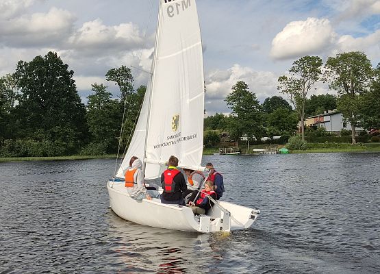 Grafika 3: Wyjazdy nad Jezioro Bobięcińskie w okresie wakacji w ramach realizacji przedsięwzięcia strategicznego ,,Pomorskie Żagle Wiedzy"