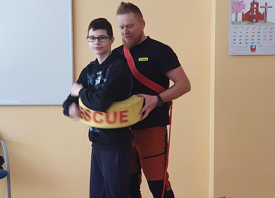 Grafika 4: Pierwsza pomoc w sytuacjach zagrożenia!