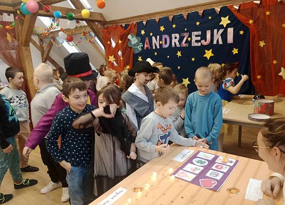 Grafika 6: Andrzejkowe wróżby